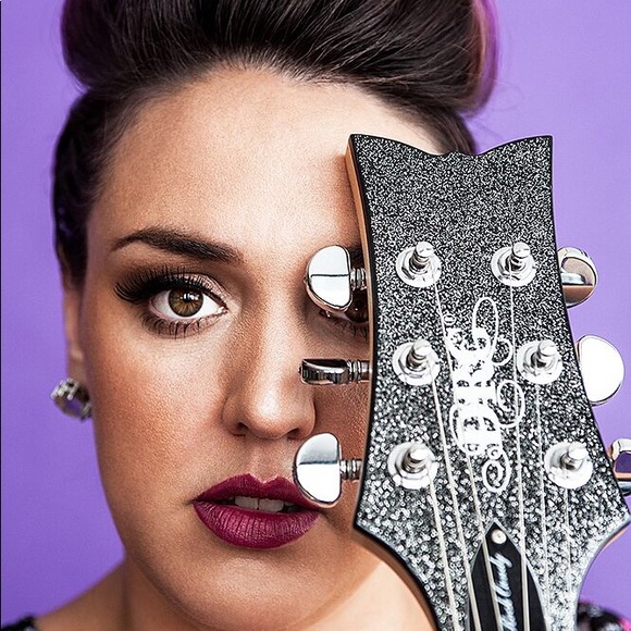 Meet your Posher, Christina - Picture 8 of 8